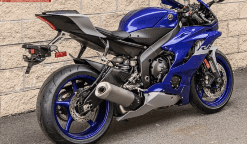 
								2020 Yamaha YZF-R6 full									