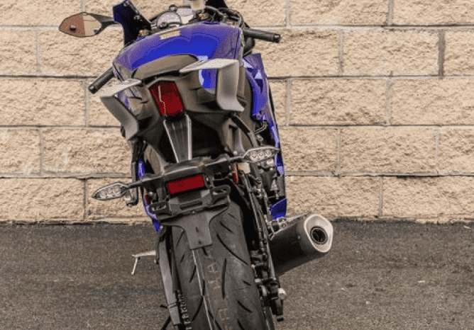 
								2020 Yamaha YZF-R6 full									